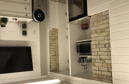 Salina House | Unwind & Explore: Spacious Gym and Custom Loft Retreat!