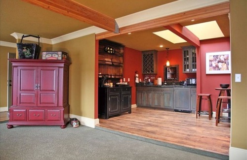 Carlton Apartment | Unwind at Winery Loft #3 in Historic Downtown Carlton