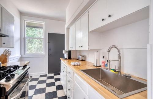 Buckman Neighborhood Apartment | Stay Portland - La Casa Burnside - Local Eateries, Shops, and Bars