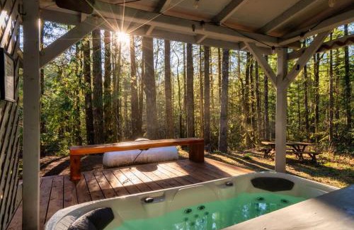 Zigzag House | Stay Portland - Relaxing River Retreat