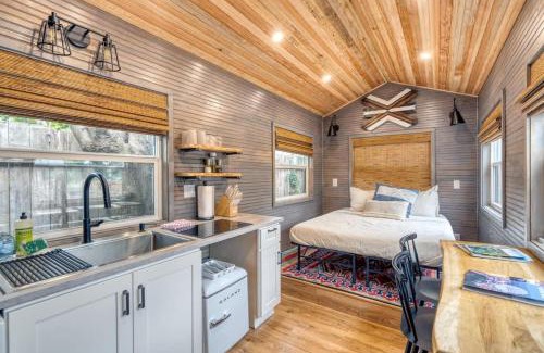 Hosford-Abernethy House | Stay Portland - Tiny Aztec - Walk to Local Shops & Restaurants