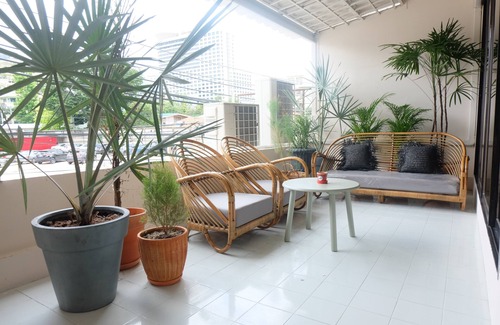 Khlong Tan Nuea House | Experience Unique Style at ENVY Home with Kitchen Access