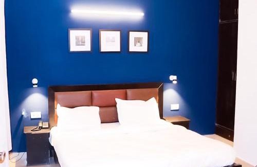 Sainik Farm Hotel | Budget-Friendly Stay Saket with Family Amenities & Breakfast