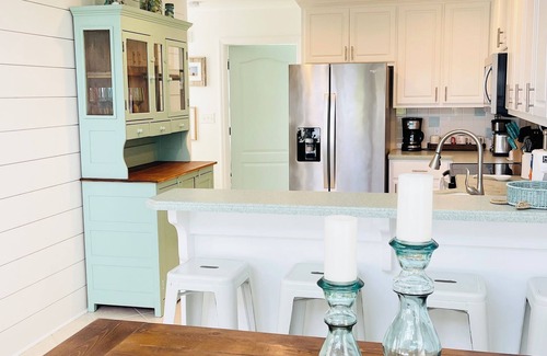 East End House | Stay Salty: Poolside Retreat with Bay Views & Golf Cart Access