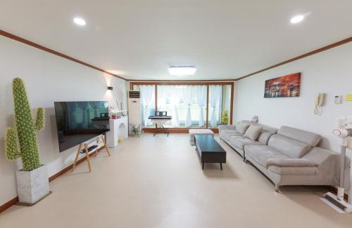Pyeongtaek Villa | Perfect Getaway at Tov Stay with Hot Tub & Family Amenities