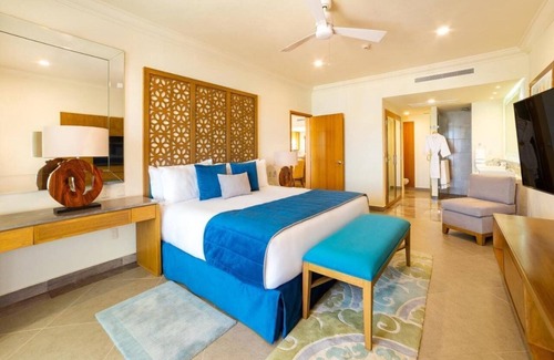 Santa Rosa Resort | Experience the Holidays at Villa La Valencia Beach Resort
