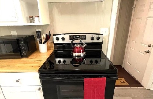 New Castle House | Experience The Springhill: Remodeled Retreat Near Downtown