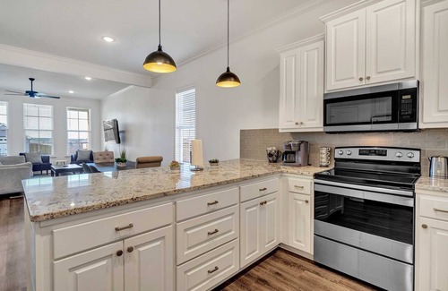 Tyler House | Prime Location at STAY TYLER @ Faulkner – Pet Friendly & More