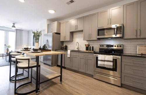 East Walnut HIlls Apartment | Modern Apartment Steps from Shops & Entertainment