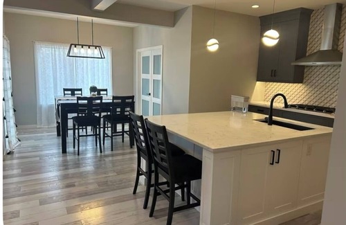 Airdrie House | Stay with host in a Pond View House 5 minutes from Calgary