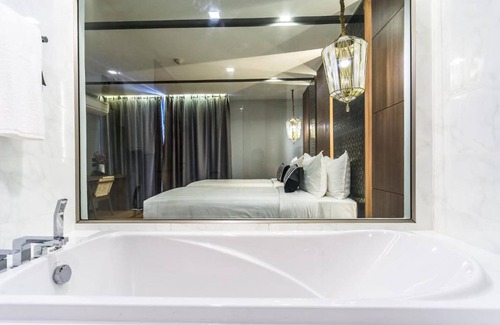 Huay Kaew Hotel | Experience Nimman Chiang Mai: 4-Star Stay with Pool & Spa