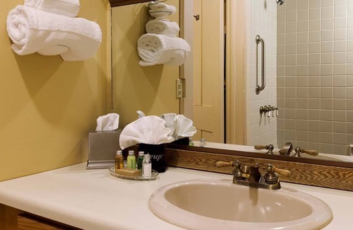 Central Business District Bed & Breakfast | Stay with us and you'll see why we are ranked #1 lodging in Kalamazoo, MI.