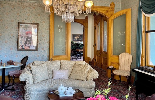 Central Business District Bed & Breakfast | Stay with us and you'll see why we are ranked #1 lodging in Kalamazoo, MI.