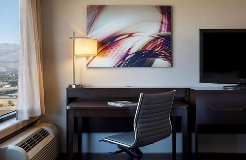 Milpitas Hotel | Convenient Stay Near San Jose Airport with Free Shuttle