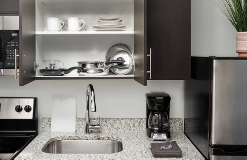 Webster Apartment | Pet-Friendly stayAPT Suites Near NASA with Great Amenities