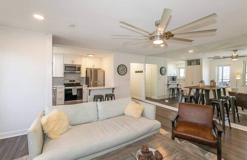 Downtown Atlanta Condo | Stylish StayATL High Rise Condo with Stunning City Views