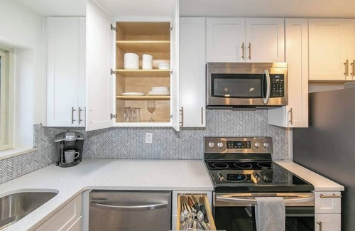 Downtown Atlanta Condo | Stylish StayATL High Rise Condo with Stunning City Views