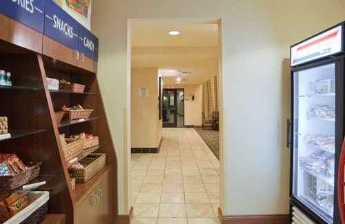 Fairfield Condo | Relaxing Staybridge King Suite with Pool & Hot Tub Access