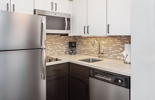 Newtonville Hotel | Experience Comfort at Staybridge Suites Albany Wolf Rd
