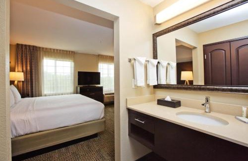 Sweetbriar Hotel | Experience Comfort at Staybridge Suites Austin South IHG