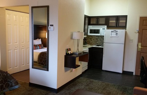 Oakbrook Terrace Hotel | Ideal Staybridge Suites Chicago-Oakbrook Terrace Awaits You