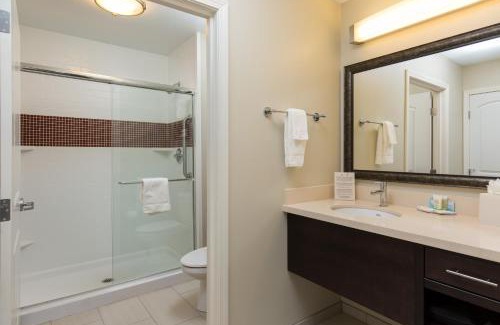 Corona Hotel | Pet-Friendly Staybridge Suites Corona South with Pool Access