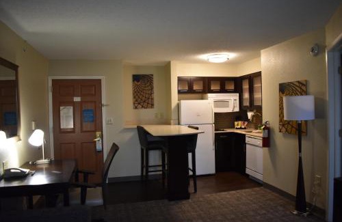 Cranbury Hotel | Discover Staybridge Suites Cranbury: Pet-Friendly Retreat