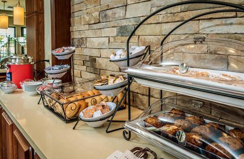 Dearborn Hotel | Comfortable Staybridge Suites Dearborn: Pet-Friendly Retreat