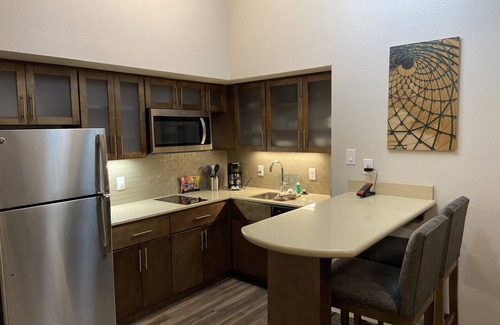 Denton Hotel | Guest Rated: Staybridge Suites Denton with Pool & Kitchen