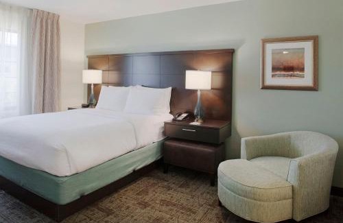 Fayetteville Hotel | Pet-Friendly Staybridge Suites Fayetteville with Ocean Views