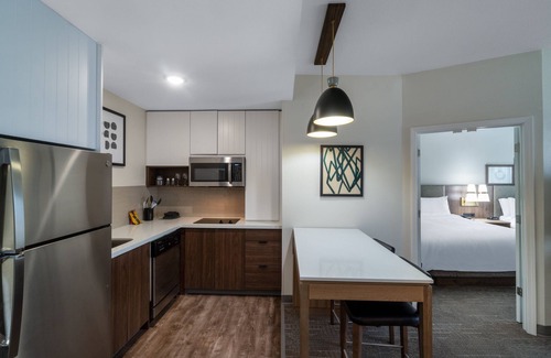 Flowood Hotel | Guest Rated Staybridge Suites Flowood with Kitchen & Breakfast