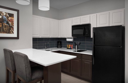 Fort Worth Hotel | Comfortable Staybridge Suites Forth Worth West with Pool