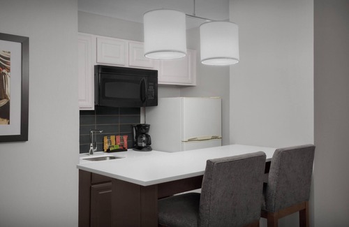 Fort Worth Hotel | Comfortable Staybridge Suites Forth Worth West with Pool