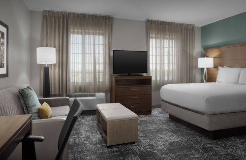 Fort Worth Hotel | Comfortable Staybridge Suites Forth Worth West with Pool