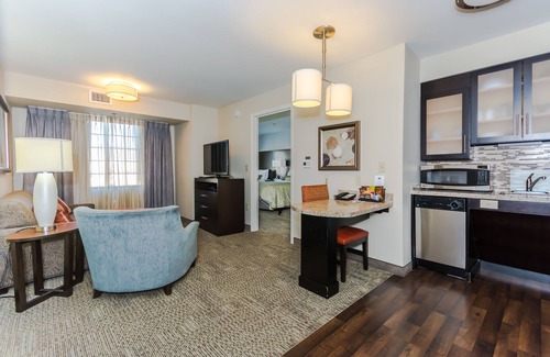 Grand Forks Hotel | Inviting Staybridge Suites Grand Forks with Pool & Breakfast