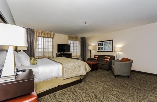 Grand Forks Hotel | Discover Staybridge Suites Grand Forks: Pet-Friendly Retreat