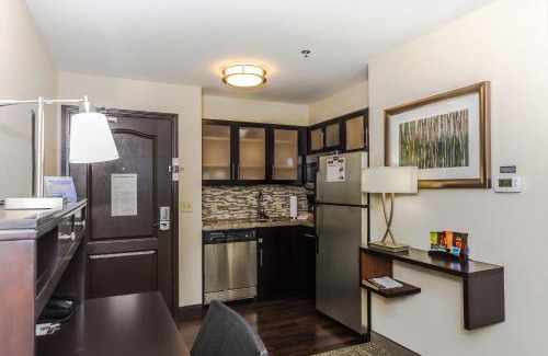 Grand Forks Hotel | Discover Staybridge Suites Grand Forks: Pet-Friendly Retreat