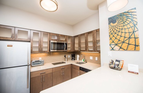 Humble Hotel | Top-Rated Staybridge Suites Houston with Pool & Spa Amenities