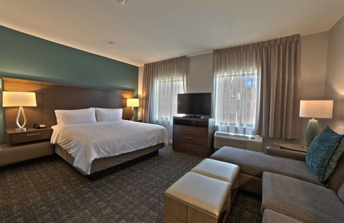Humble Hotel | Top-Rated Staybridge Suites Houston with Pool & Spa Amenities