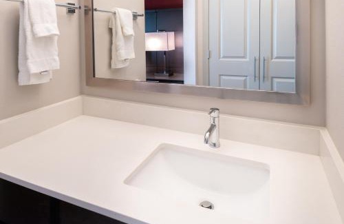 Lake Charles Hotel | Cozy Staybridge Suites - Lake Charles with Oceanfront Views