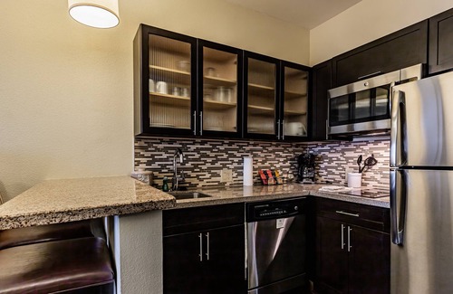 Laredo Hotel | Relax at Staybridge Suites Laredo Airport with Great Amenities