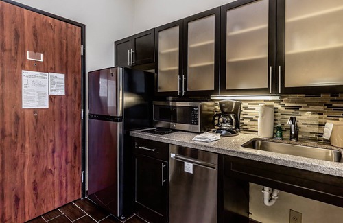 Laredo Hotel | Relax at Staybridge Suites Laredo Airport with Great Amenities