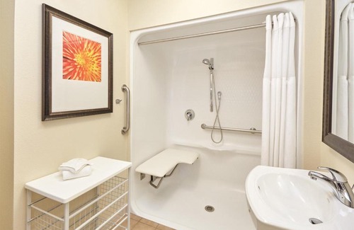 Half Day Hotel | Pet Friendly Staybridge Suites Lincolnshire with Pool Access