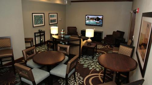 Lincoln Hotel | Pet Friendly Staybridge Suites Lincoln North East Awaits You