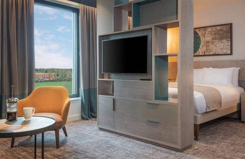 Heathrow Villages Hotel | Discover Staybridge Suites London Heathrow - Rated 9.2/10