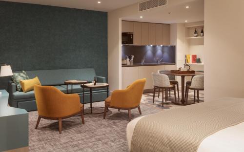Heathrow Villages Hotel | Pet-Friendly Staybridge Suites London Heathrow - IHG Aparthotel