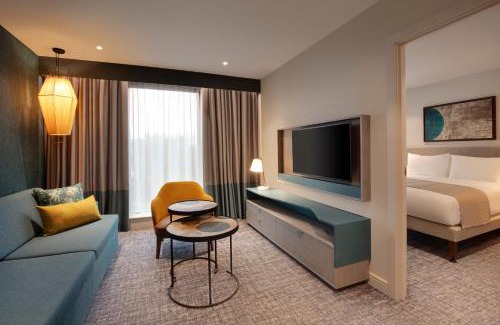 Heathrow Villages Hotel | Pet-Friendly Staybridge Suites London Heathrow - IHG Aparthotel