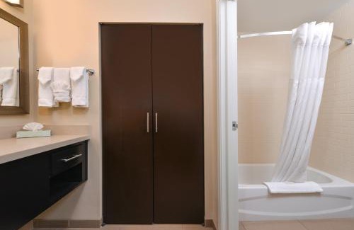 Merrillville Hotel | Comfortable Staybridge Suites Merrillville: Pet-Friendly Oasis