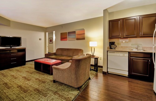 Middleton Hotel | Comfortable Stay at Staybridge Suites Middleton Madison-West
