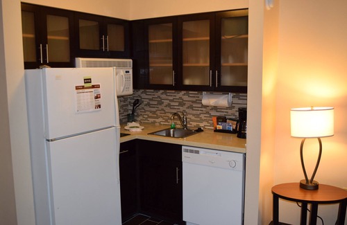 Myrtle Beach Hotel | Discover Staybridge Suites Myrtle Beach - West with Pool & Kitchen